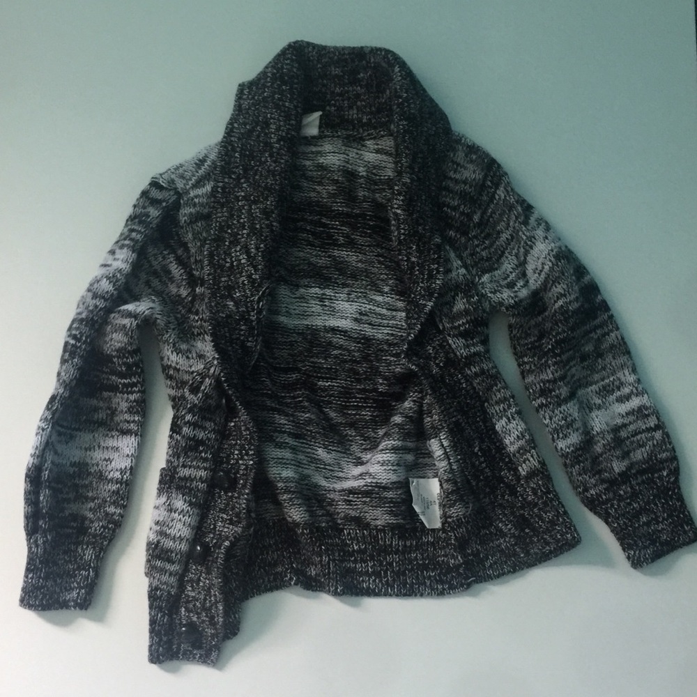 Kid’s button cardigan